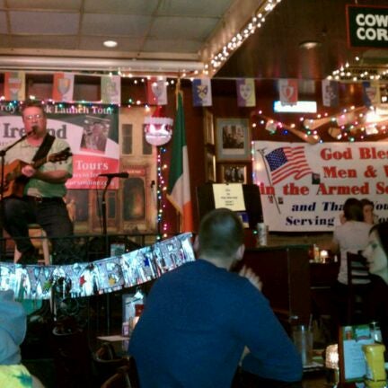 Foto tirada no(a) Ireland&#39;s Own Pub por Chris K. em 1/8/2012