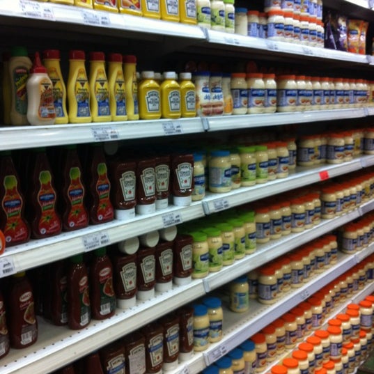 Foto scattata a Sonda Supermercados da Cintia G. il 12/29/2011