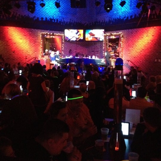 Foto diambil di Bobby McKey&#39;s Dueling Piano Bar oleh Jamie D. pada 1/28/2012