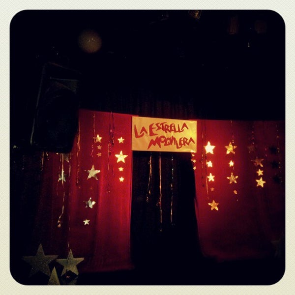 รูปภาพถ่ายที่ Teatro El Piccolino โดย Gustavo B. เมื่อ 8/11/2012