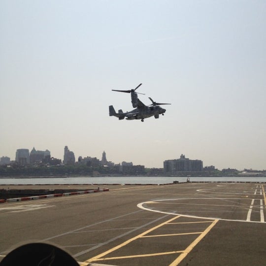 Das Foto wurde bei Liberty Helicopter Tours von ⚡🍸🍸🍹E🍺🍻🍤 ⚾. am 6/13/2012 aufgenommen
