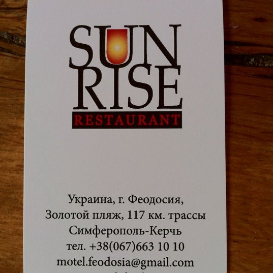 Foto scattata a Sunrise Restaurant da Oleg A. il 8/17/2011