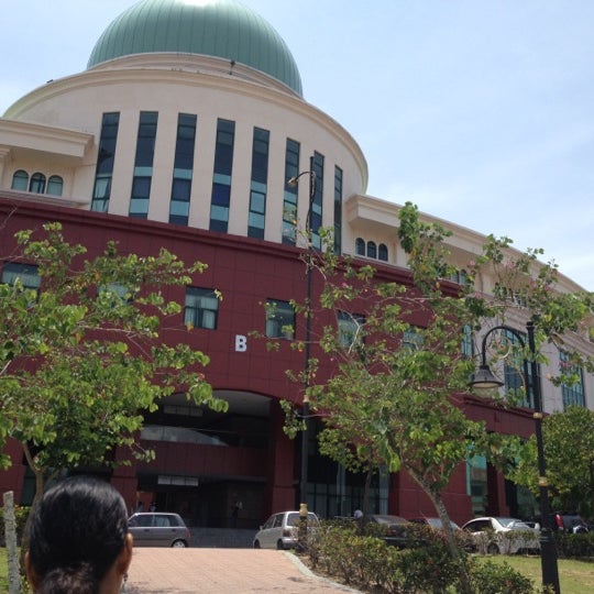 Fotos Bei Kompleks Pentadbiran Kerajaan Persekutuan Sabah Regierungsgebaude