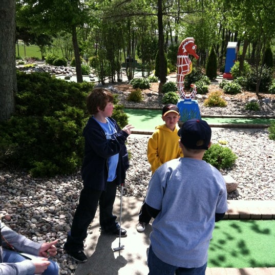 Das Foto wurde bei Zig-E&#39;s Funland von Jay H. am 4/21/2012 aufgenommen