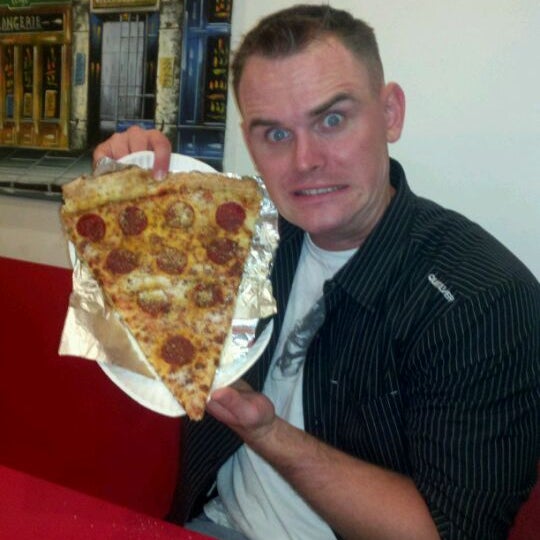 8/13/2011에 Chris F.님이 Jumbo Slice Pizza에서 찍은 사진