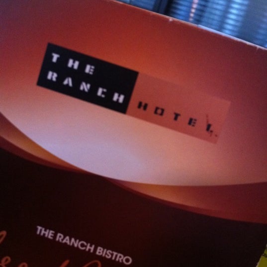 รูปภาพถ่ายที่ The Ranch Hotel โดย Joe R. เมื่อ 8/19/2011