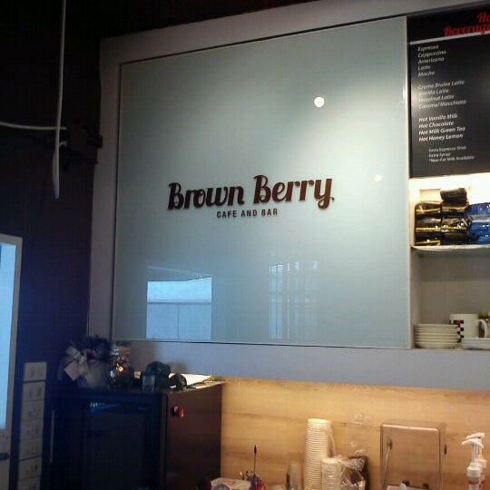 Photo taken at Brown Berry Cafe &amp; Workspace (บราวน์เบอร์รี่) by Joom S. on 8/17/2011