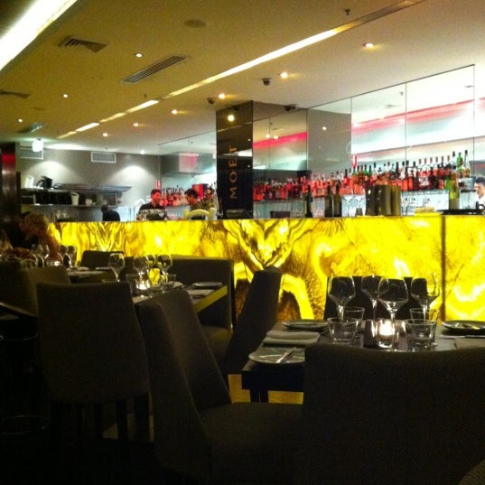 Foto tomada en Glass Dining &amp; Lounge Bar  por Loz R. el 4/5/2012