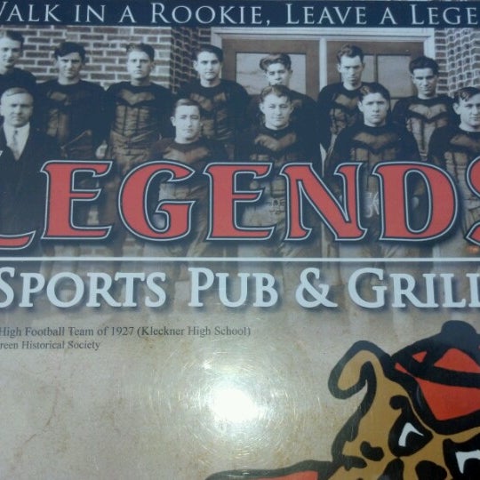 Снимок сделан в Legends Sports Pub &amp; Grille пользователем Dan H. 6/23/2012