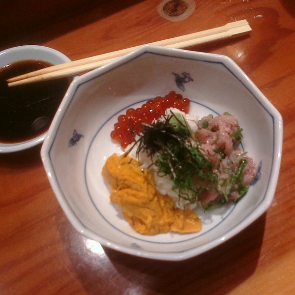3/27/2011 tarihinde ✨Katie✨ziyaretçi tarafından Koi Japanese Cuisine'de çekilen fotoğraf