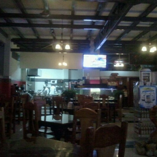 8/7/2011에 Carlos R.님이 El Sol Restaurant &amp; Sports Bar에서 찍은 사진