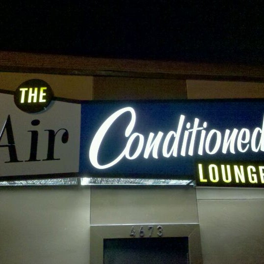 Das Foto wurde bei Air Conditioned Lounge von Raul M. am 9/17/2011 aufgenommen