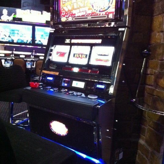 Foto diambil di Newcastle Casino oleh Brittany M. pada 3/14/2012