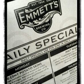 Foto scattata a Emmett&#39;s Tavern &amp; Brewing Co. da Jimmie B. il 1/9/2012