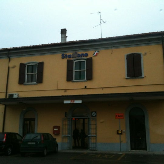 Photo taken at Stazione Poggio Rusco by Davide M. on 4/3/2012