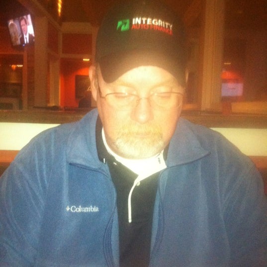 Photo taken at Chili&#39;s Grill &amp; Bar by Gwen R. on 11/27/2011