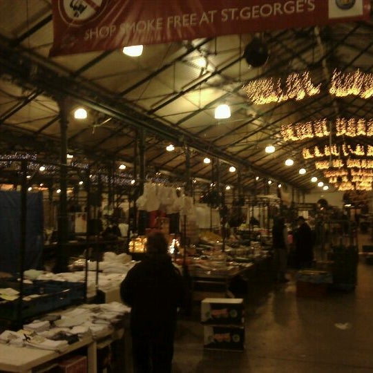 Foto scattata a St George&#39;s Market da Tim P. il 12/16/2011