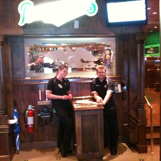Photo taken at Bennigan&#39;s Grill &amp; Tavern by Isaiah K. on 2/10/2012