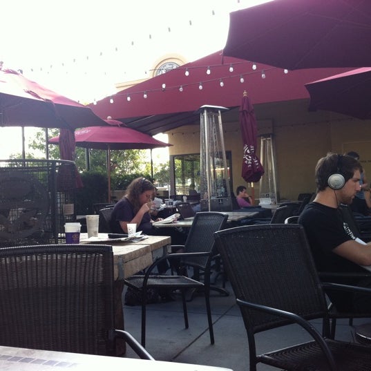 Photo taken at The Coffee Bean &amp; Tea Leaf by Jenny T. on 8/13/2011