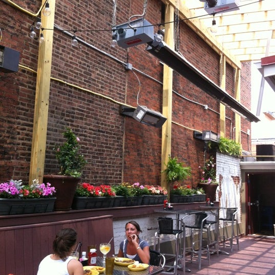 5/27/2012에 Jim M.님이 Local Bar + Kitchen에서 찍은 사진