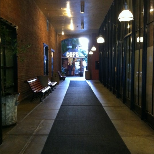 9/11/2012 tarihinde Maybs M.ziyaretçi tarafından Jackson Place Cafe'de çekilen fotoğraf