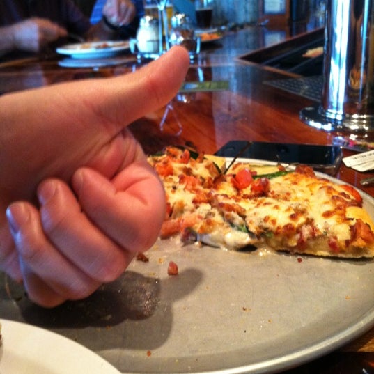 5/23/2012 tarihinde Emily V.ziyaretçi tarafından MacKenzie River Pizza, Grill &amp; Pub'de çekilen fotoğraf