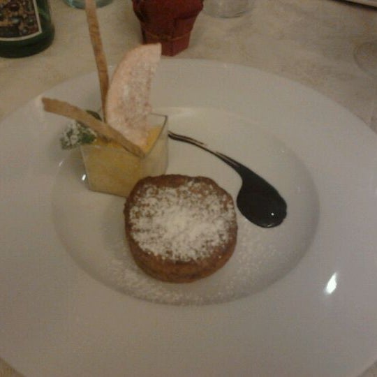 Das Foto wurde bei Obe Restaurant von Simone F. am 1/21/2012 aufgenommen