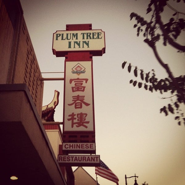 รูปภาพถ่ายที่ Plum Tree Inn โดย Dustin D. เมื่อ 8/28/2012