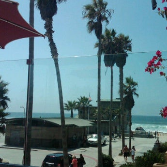 รูปภาพถ่ายที่ Firehouse Pacific Beach โดย Dana C. เมื่อ 9/2/2011