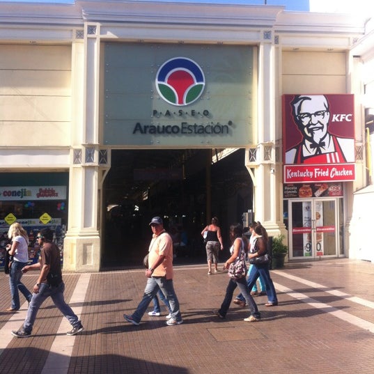 Das Foto wurde bei Mall Paseo Arauco Estación von Santiago F. am 2/13/2012 aufgenommen