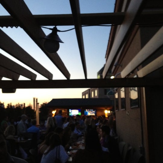 5/18/2012にAkhilがArlington Rooftop Bar &amp; Grillで撮った写真