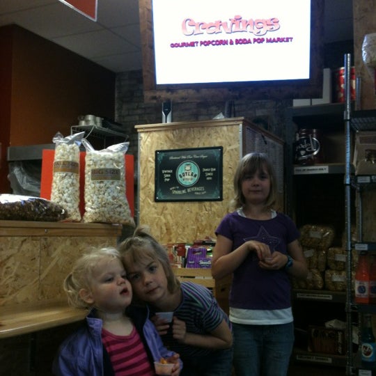 Foto diambil di Cravings Gourmet Popcorn oleh Amy K. pada 4/19/2012