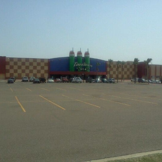 Cinemark Tinseltown USA and XD 17 tips from 1322 visitors