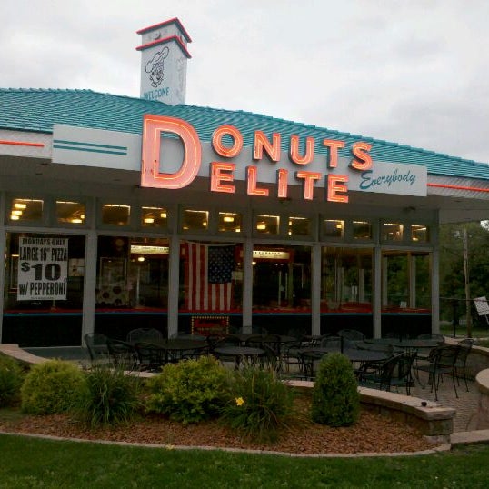 Photo taken at Donuts Delite / Salvatore&#39;s Old Fashioned Pizzeria by Laura W. on 10/1/2011