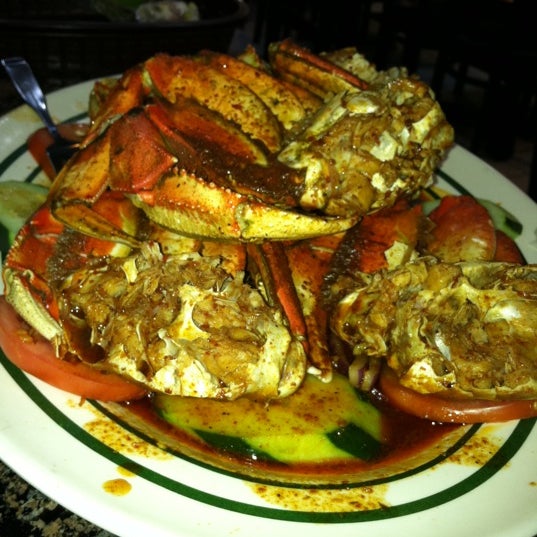 Photo taken at Alegrias Seafood Chicago by Di S. on 10/26/2011