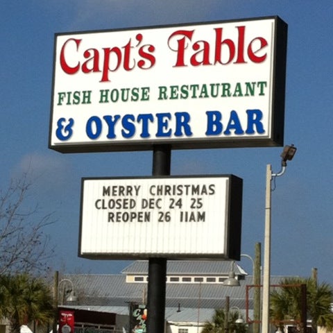 Photo taken at Captain&#39;s Table Fish House Restaurant by Andy W. on 12/22/2010