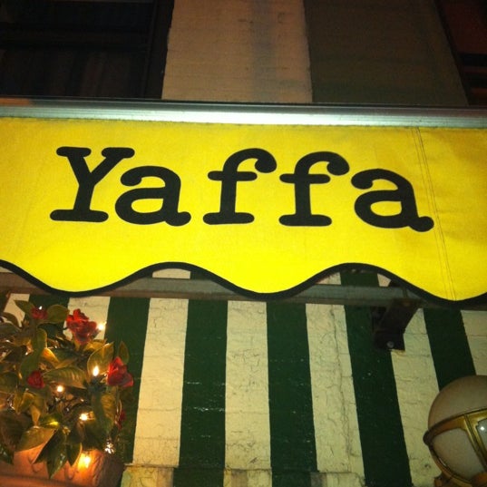 3/14/2012 tarihinde Jaclyn .ziyaretçi tarafından Yaffa Cafe'de çekilen fotoğraf