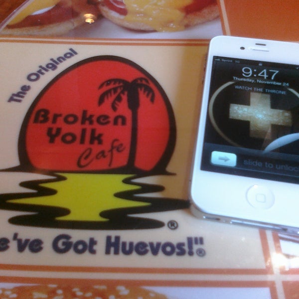 Photo taken at Broken Yolk Cafe by Harvey C. on 11/24/2011