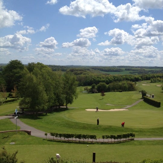รูปภาพถ่ายที่ Aa Saint-Omer Golf Club โดย Aurélien L. เมื่อ 5/16/2012