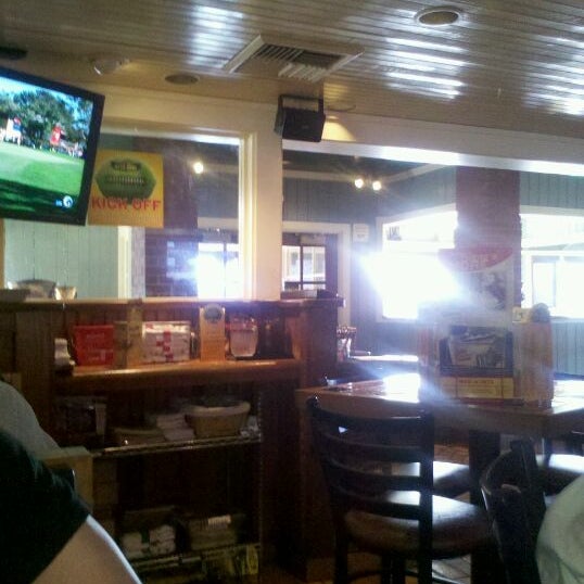Photo taken at Chili&#39;s Grill &amp; Bar by Yesenia C. on 1/26/2012