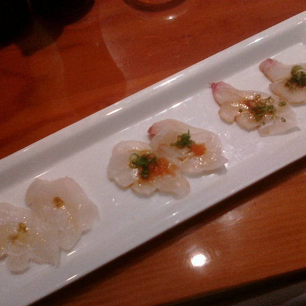 3/27/2011 tarihinde ✨Katie✨ziyaretçi tarafından Koi Japanese Cuisine'de çekilen fotoğraf