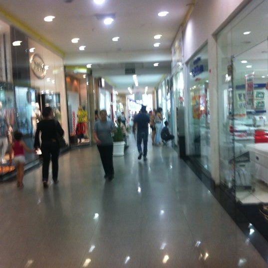 Photo taken at Shopping Avenida Center by Cleber C. on 3/19/2012