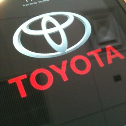 รูปภาพถ่ายที่ Camelback Toyota โดย Yoshi N. เมื่อ 9/5/2012