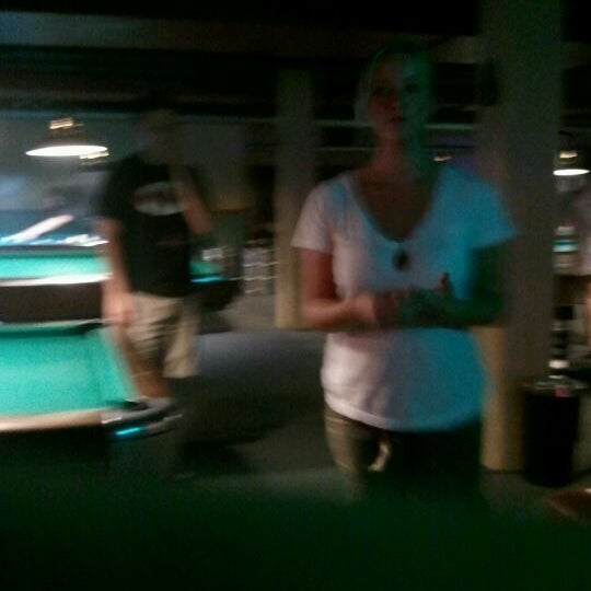 รูปภาพถ่ายที่ Melrose Billiard Parlor โดย Bo B. เมื่อ 9/5/2011