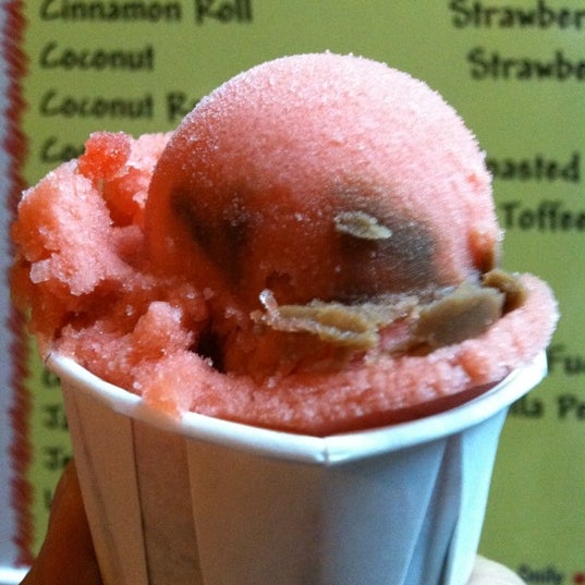 Photo taken at Ralph&#39;s Famous Italian Ices by Luanne C. on 6/13/2011