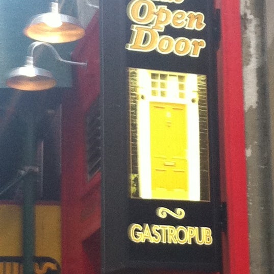 Foto tirada no(a) Open Door Gastropub por Natascha H. em 7/21/2011