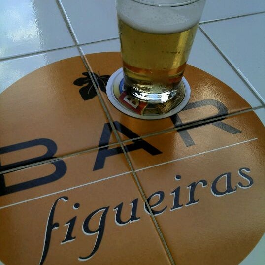 รูปภาพถ่ายที่ Bar Figueiras โดย Ronny S. เมื่อ 2/5/2012