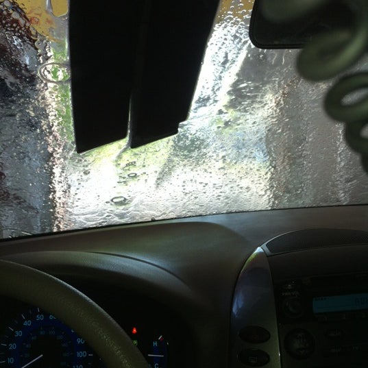 4/14/2012에 Jonathan R.님이 Cactus Car Wash - Marietta/East Cobb에서 찍은 사진