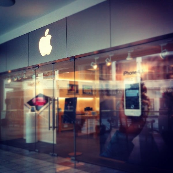 Photos at Apple Green Hills Electronics Store in Nashville