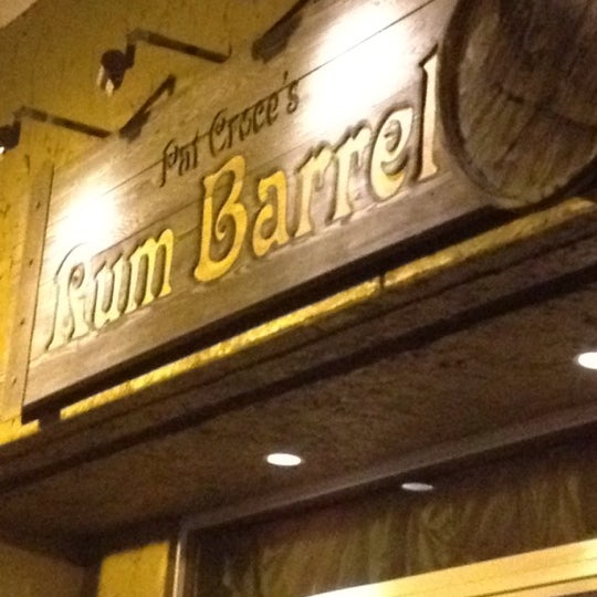 Foto scattata a Rum Barrel Bar &amp; Grill da Jessica il 8/16/2012